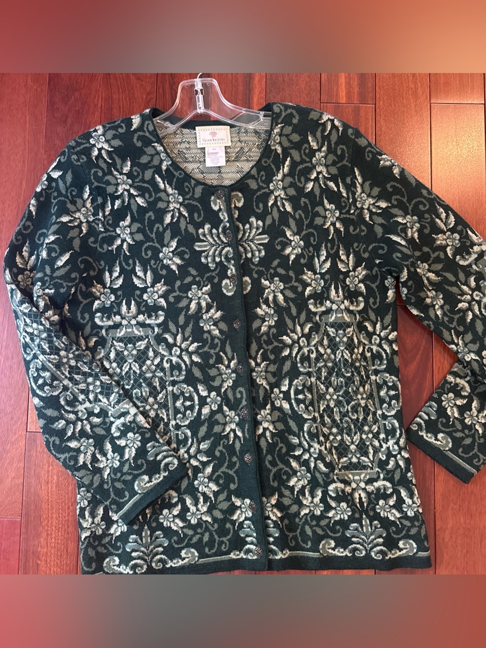 Susan Bristol Womenโs Sweater SZ M Round Neck Long Sleeve Knit Button Cardigan